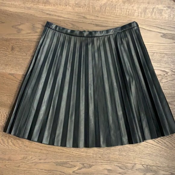 **SOLD** J. Crew faux leather skirt - Size 10 - Picture 1 of 8